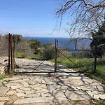 Villa A Peaceful Haven In A Quiet Location With Exceptional Sea Views Akhladherí
