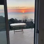 A Peaceful Haven In A Quiet Location With Exceptional Sea Views *