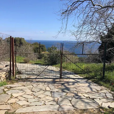 Villa A Peaceful Haven In A Quiet Location With Exceptional Sea Views Akhladherí