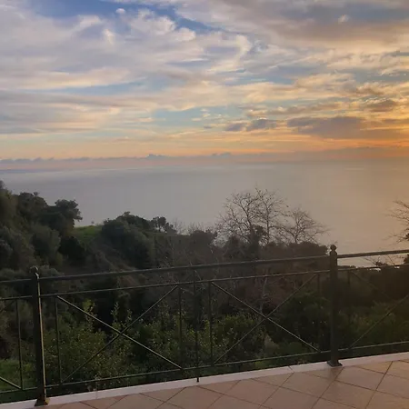A Peaceful Haven In A Quiet Location With Exceptional Sea Views Akhladheri