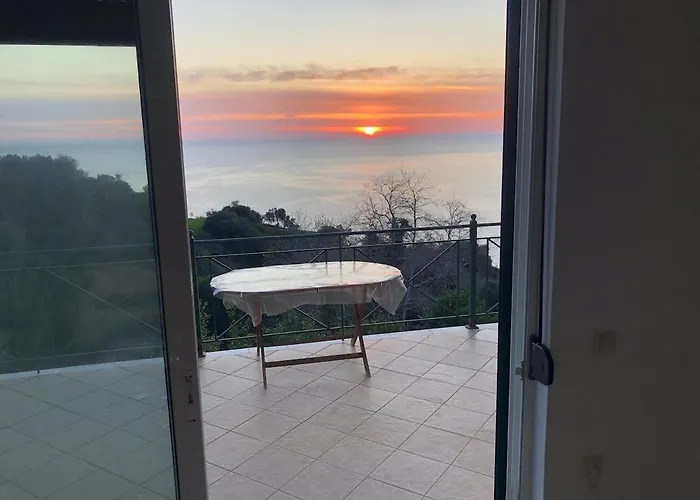 A Peaceful Haven In A Quiet Location With Exceptional Sea Views *