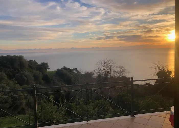 A Peaceful Haven In A Quiet Location With Exceptional Sea Views Akhladheri